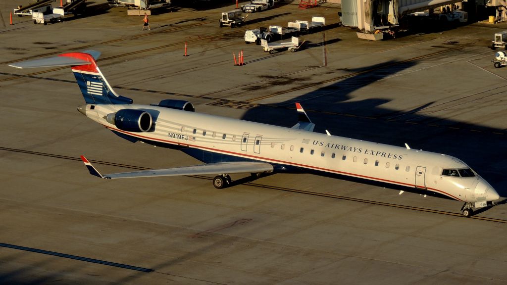 Canadair Regional Jet CRJ-900 (N919FJ) - A US CRJ-900 at KPHX. (Mesa Airlines)