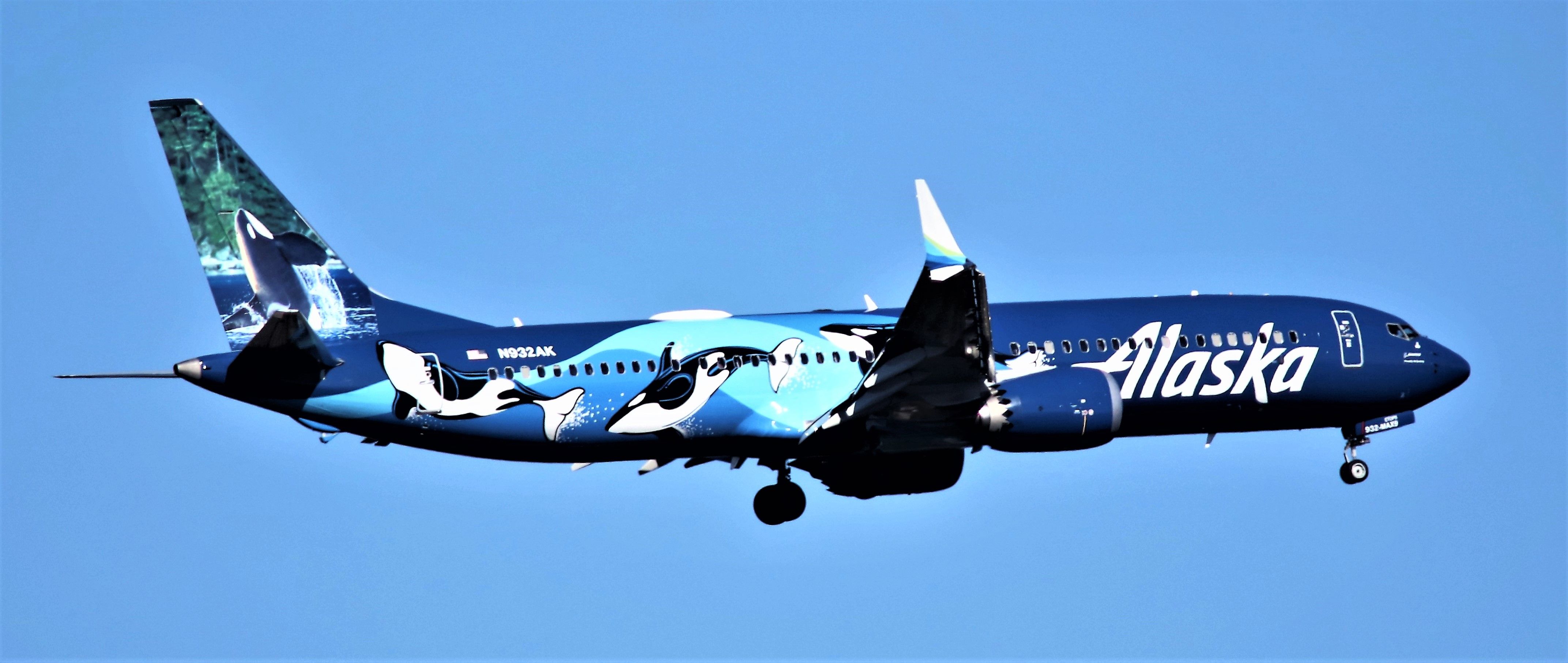 Boeing 737-900 (N932AK)