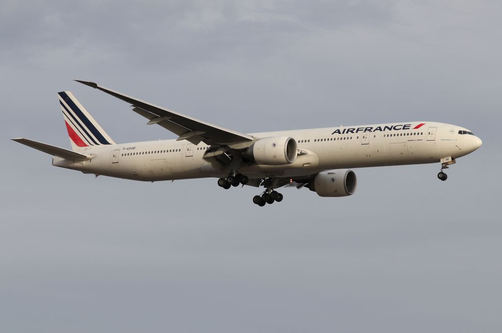 BOEING 777-300 (F-GSQE) - AFR 334 arriving from Paris Charles de Gaulle Airport