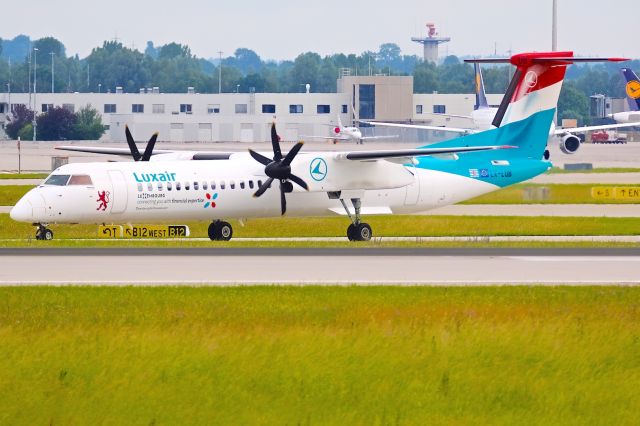 de Havilland Dash 8-400 (LX-LQB)