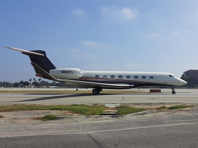 Gulfstream Aerospace Gulfstream G650 (N652FX) - Taxiing to RWY 30