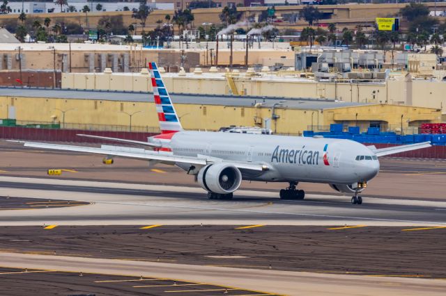 BOEING 777-300ER (N734AR) - An American Airlines 777-300ER landing at PHX on 2/14/23. Taken with a Canon R7 and Canon EF 100-400 II L lens.