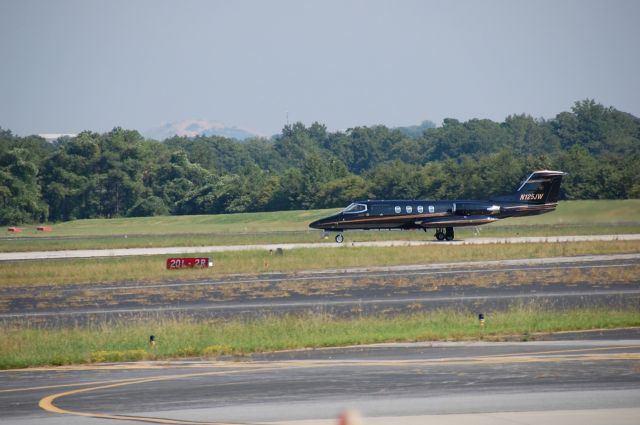Learjet 25 (N125JW)
