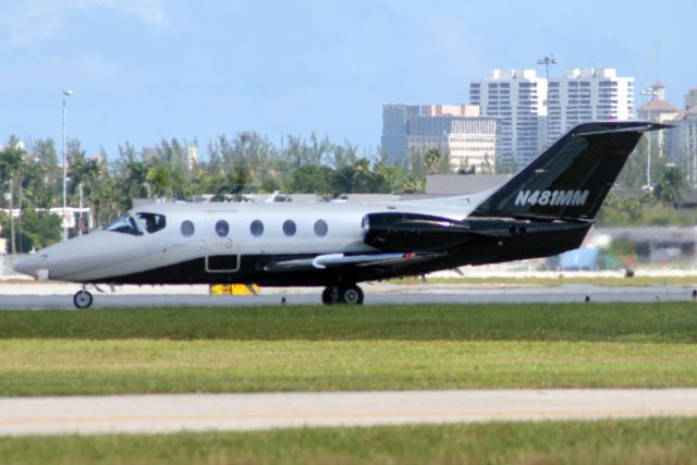 Beechcraft Beechjet (N481MM) - Lining up to depart rwy 10L on 18-Oct-18.