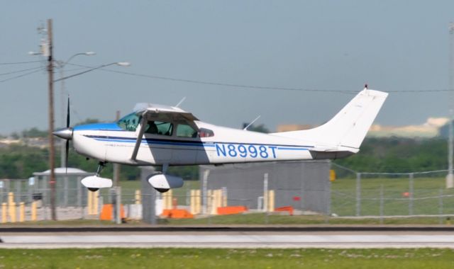 Cessna Skylane (N8998T)