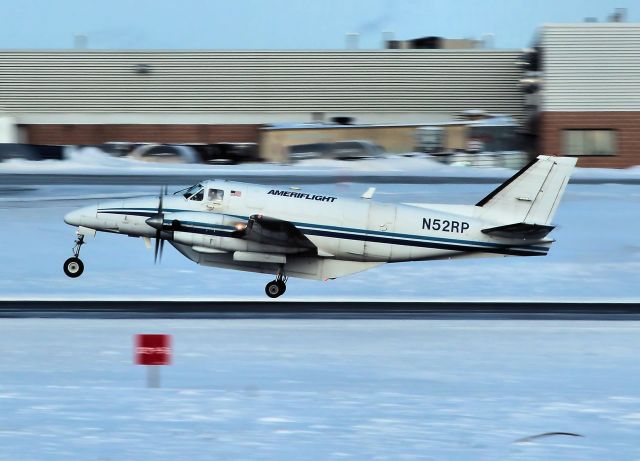 Beechcraft Airliner (N52RP) - Leaving rwy 25.