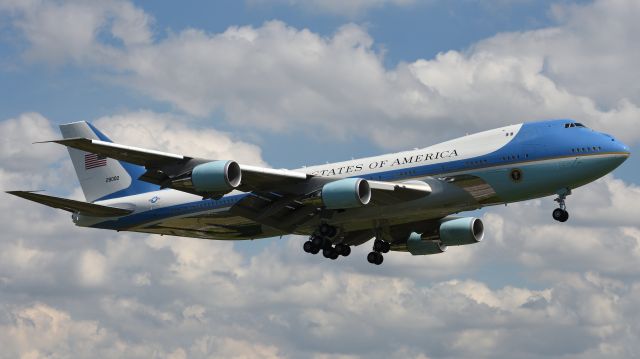 Boeing 747-200 (92-9000) - President Trump arriving at Hamburg on 2017-07-06 for the G20 Summit 