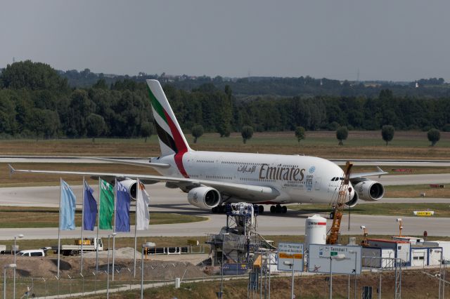 Airbus A380-800 (A6-EDX)