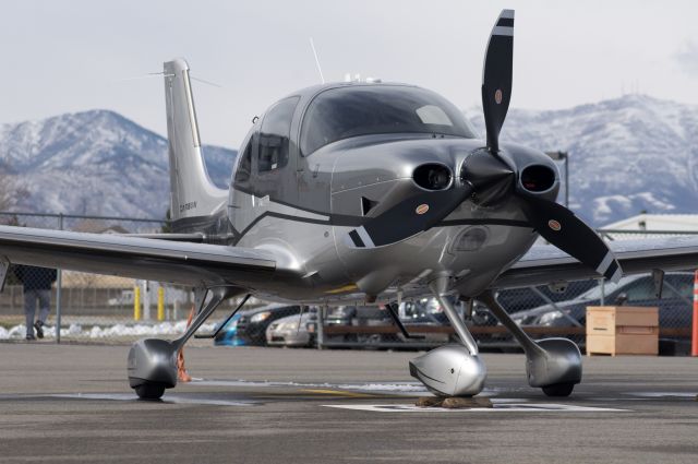 Cirrus SR-22 (N221VC)