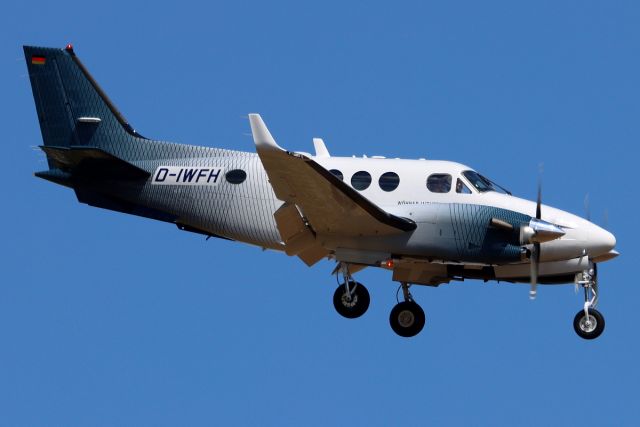 Beechcraft King Air 90 (D-IWFH)