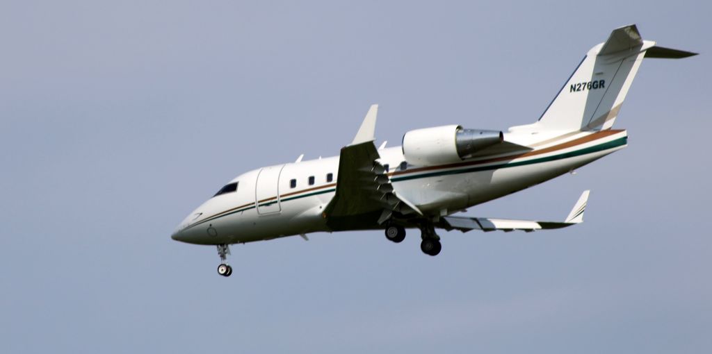 Canadair Challenger (N276GR) - On short final is this 1995 Bombardier Canadair Challenger 601ER in the Summer of 2022.
