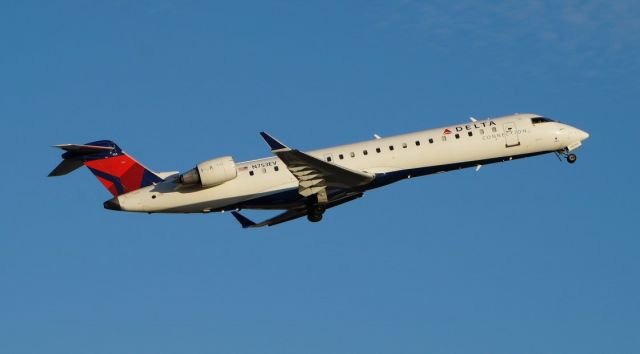 Canadair Regional Jet CRJ-700 (N753EV)