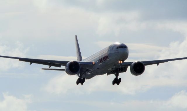 BOEING 777-300 (PT-MUI)