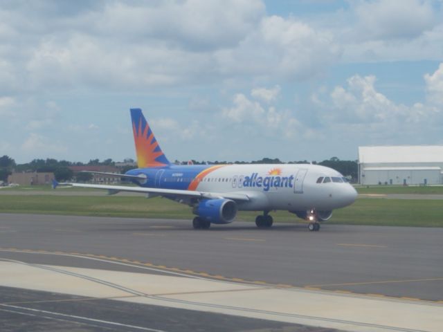 Airbus A319 (N316NV) - N316NV departing for KGRR