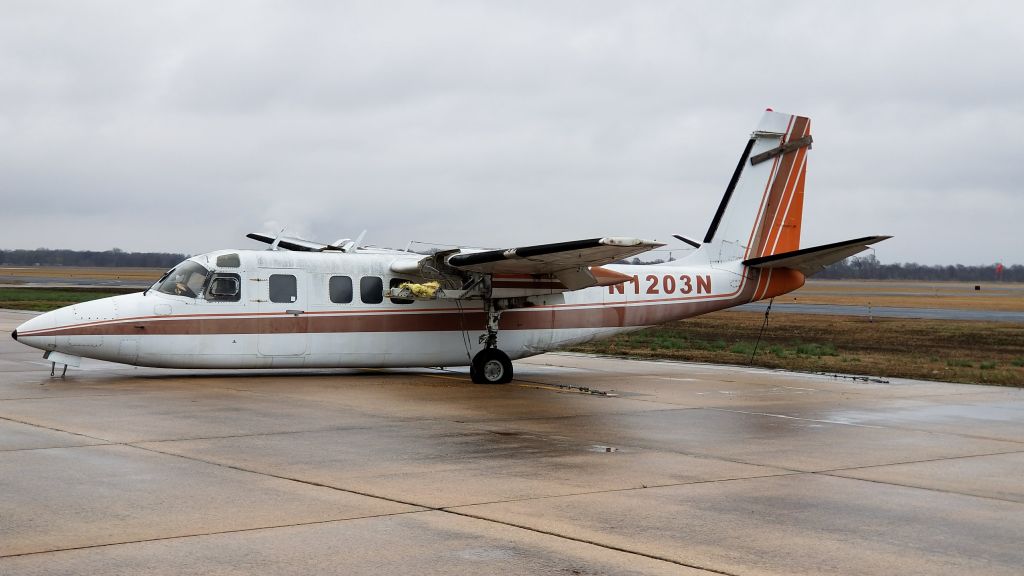 Aero U-9 Commander 680 Super (N1203N)