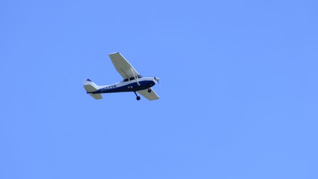 Cessna Skyhawk (N5272R)