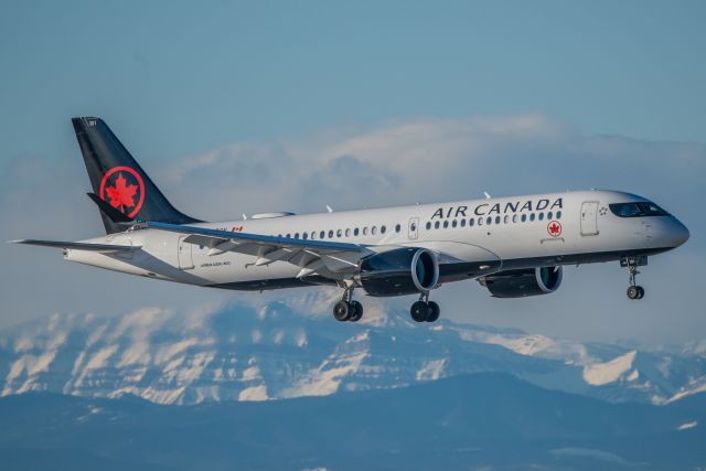 Airbus A220-300 (C-GROV)