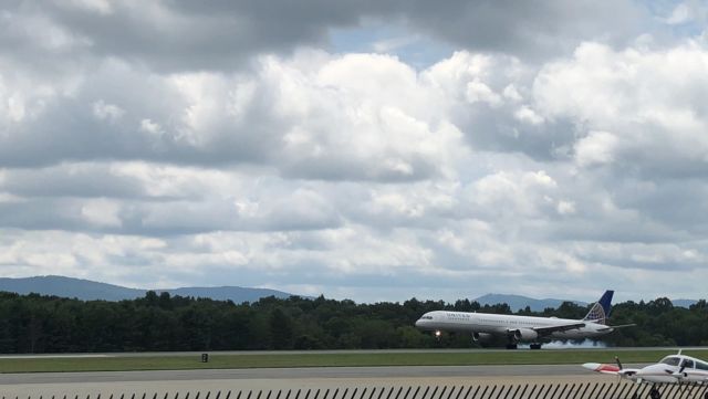 Boeing 757-200 (N57868)