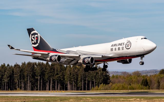 Boeing 747-200 (B-2422)