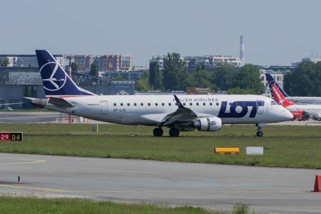 Embraer 175 (SP-LIQ)
