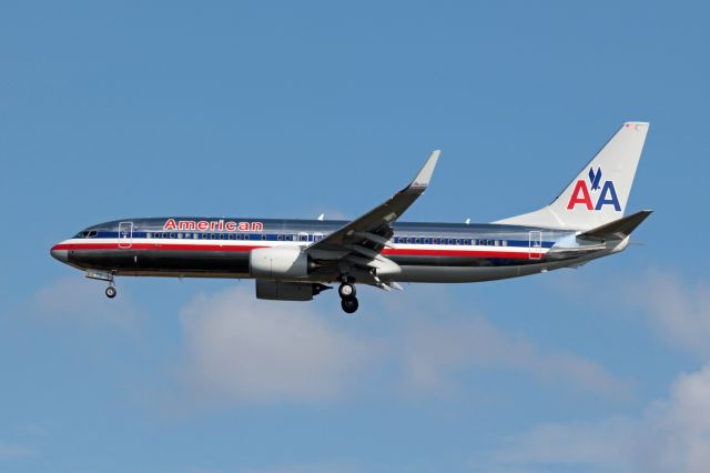 Boeing 737-800 (N907NN) - American Airlines, N907NN, Boeing 737-823, msn 31158, Photo by John A. Miller, a rel=nofollow href=http://www.PhotoEnrichments.comwww.PhotoEnrichments.com/a