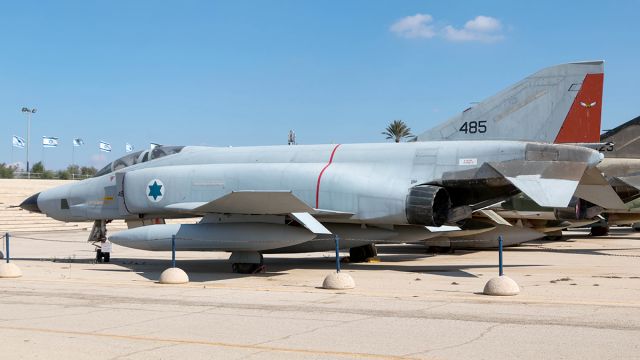 McDonnell Douglas F-4 Phantom 2 (N485)