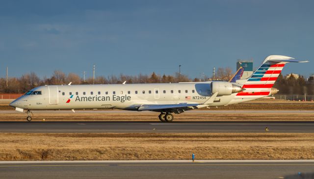 Canadair Regional Jet CRJ-700 (N724SK) - SkyWest 3028 rolls out on runway 05 arriving from Chicago OHarebr /April 8th, 2018