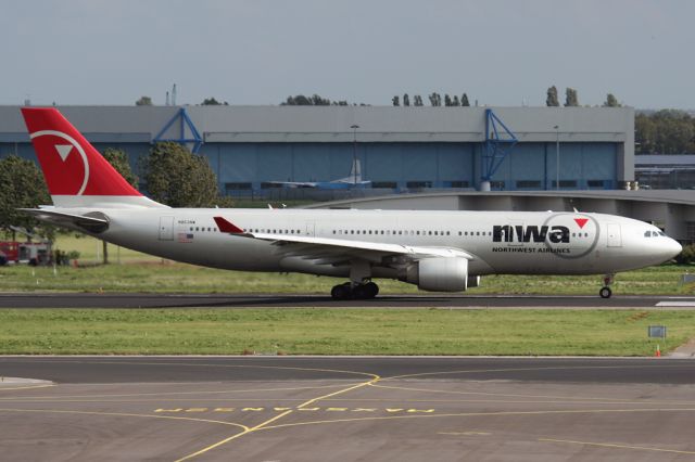 Airbus A330-200 (N853NW)