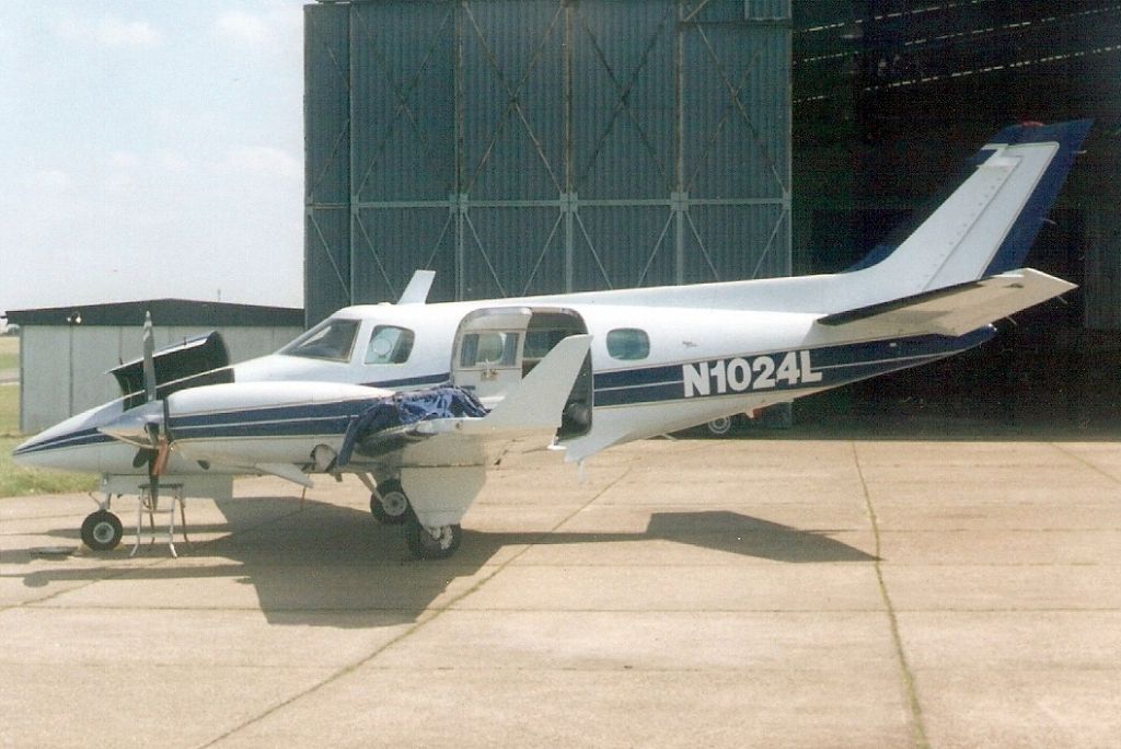 Beechcraft Duke (N1024L) - Seen here in Aug-01.