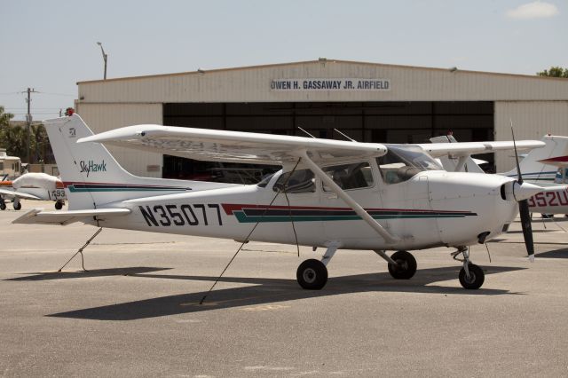 Cessna Skyhawk (N35077)