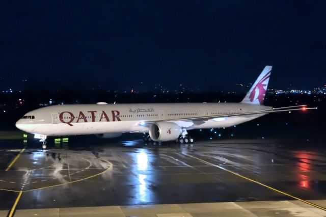 BOEING 777-300ER (A7-BER) - ADELAIDE AIRPORT WEDNESDAY JUNE 15, 2022.