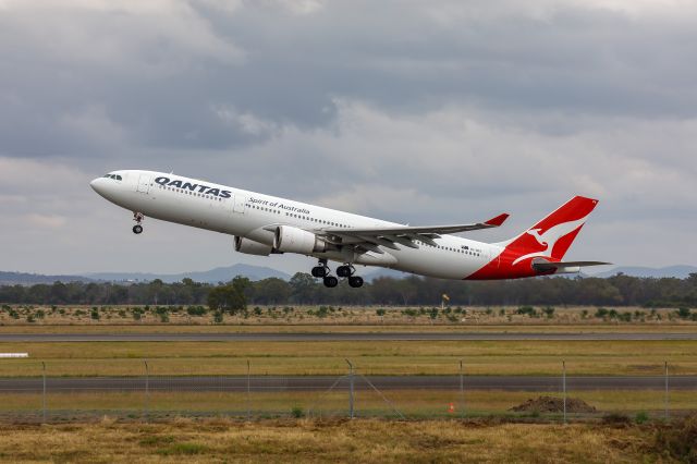 Airbus A330-300 (VH-QPA)