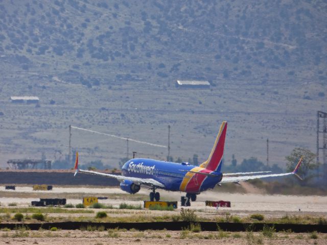 Boeing 737-800 (N8533S) - Heat distortion