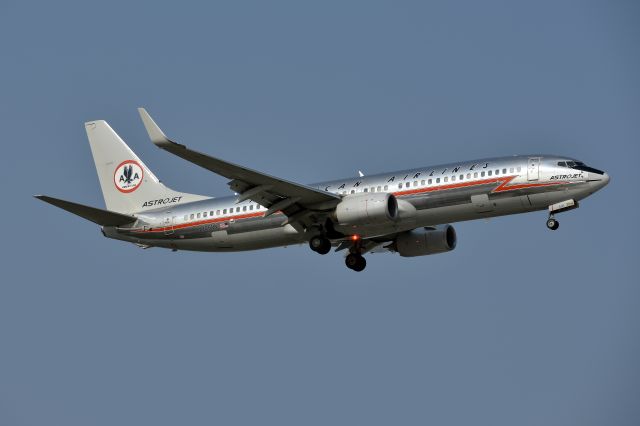 Boeing 737-800 (N905NN) - Astrojet landing on 35R at DFW.