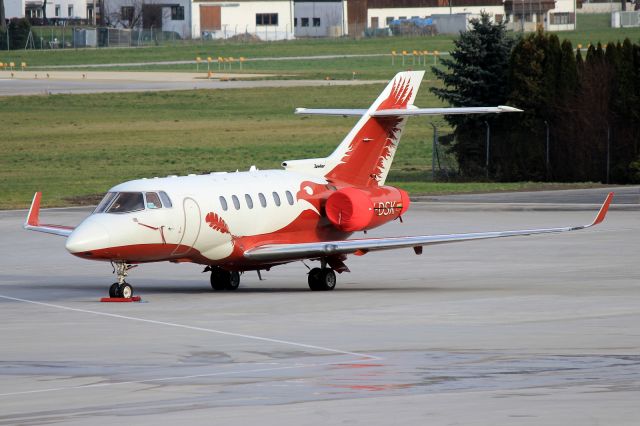 Hawker 800 (LY-DSK)