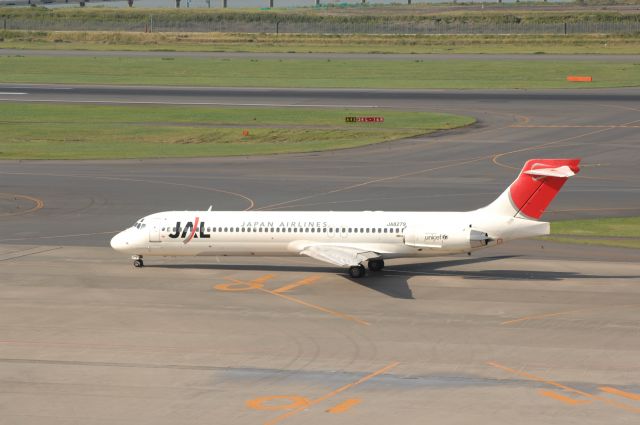 McDonnell Douglas MD-82 (BON8279) - Taxi at Haneda Intl Airport on 2007/10/6