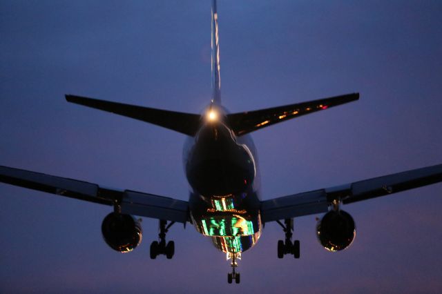 Boeing 777-200 (JA745A) - 5 September 2015:HND-HKD.