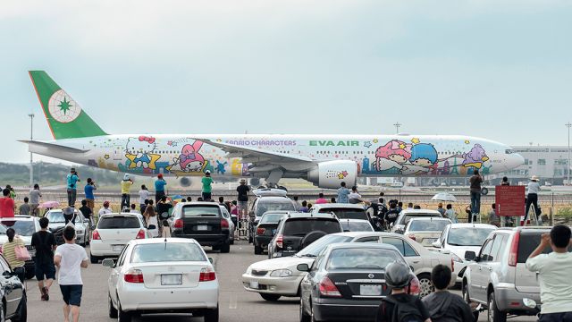 Boeing 777-200 (B-16722)