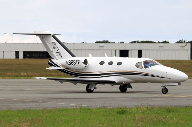 Socata TBM-700 (N888TF)