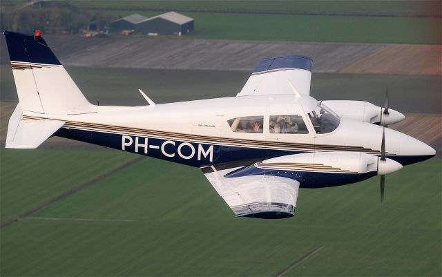 Piper PA-30 Twin Comanche (PH-COM)