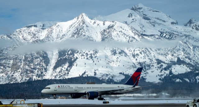 Boeing 757-200 (N545US)