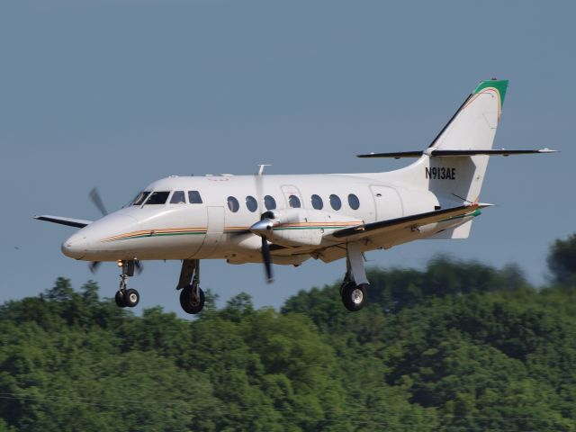 British Aerospace Jetstream Super 31 (N913AE) - Arnold Palmer Rgnl (KLBE) to COLUMBIA COUNTY AIRPORT (HUDSON, NY) 1B1 br /Landing on Rwy 3 on a hot Fathers Day 6-17-18