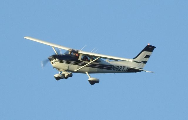 Cessna Skylane (N182TJ)