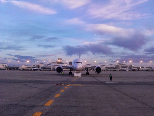 Boeing 787-8 — - I work Ramp @ KDEN and took this pic as the 788 was pushing back from the gate !