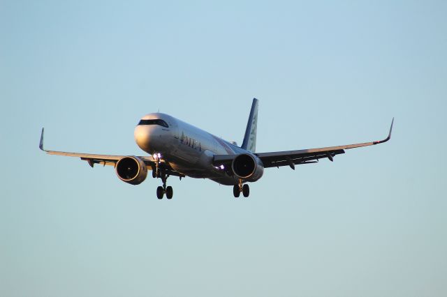 Airbus A321neo (T7-ME8) - A Middle Eastern Airlines A321neo on final approach into LHR, landing on Runway 27L. (The plane was slightly obstruced by a bird).br /br /Location: Myrtle Ave.br /Date: 02.08.22 (dd/mm/yy).