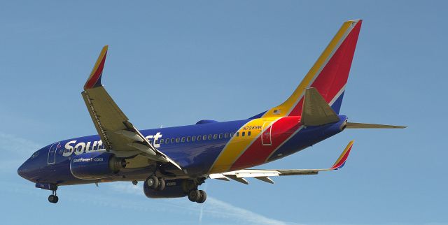 Boeing 737-700 (N728SW)