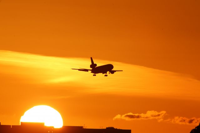 McDonnell Douglas DC-10 —