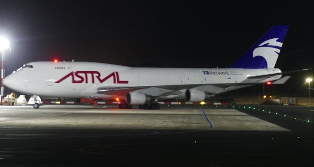 Boeing 747-400 (TF-AMM) - On Apron9