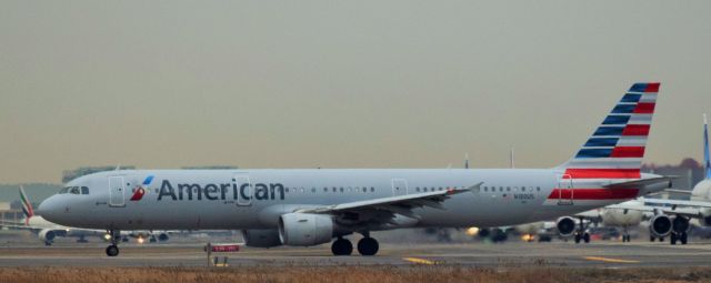 Airbus A321 (N180US)