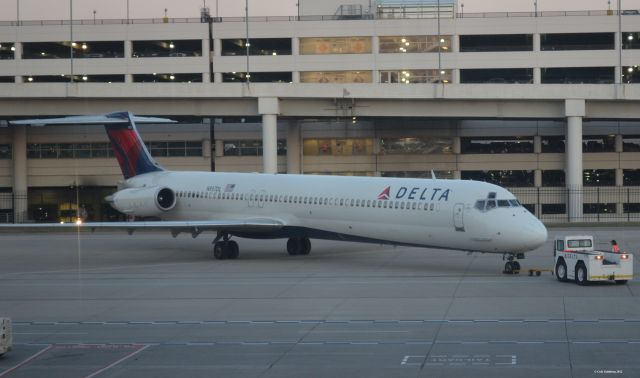 McDonnell Douglas MD-88 (N957DL) - N957DL seen while being pushed back at Detroit Metropolitan Wayne County Airport (KDTW), Detroit, Michigan. Please look for more photos at Opshots.net